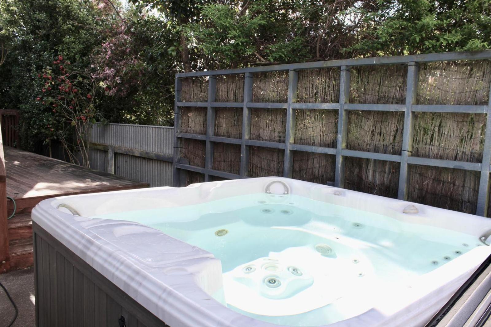 5-Min Walk To Village - Havelock North Holiday Home With Spa Pool Екстер'єр фото